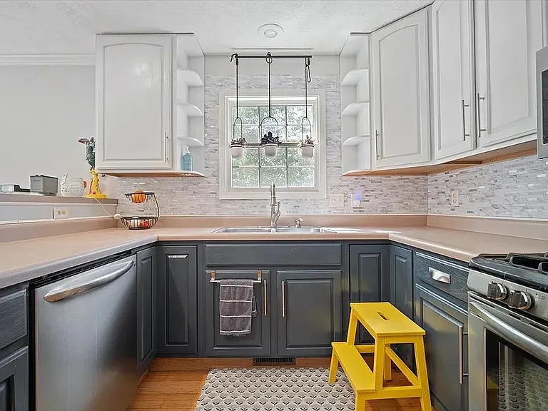 21 Rock Garden Ct — Photo 14