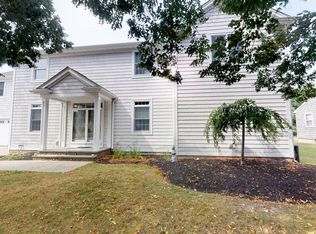 37 Elmwood Dr, Bristol, RI 02809