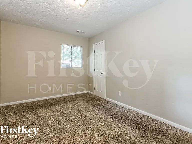 8280 Attleboro Dr — Photo 9