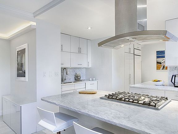 4th image of 106 Central Park S #17EF