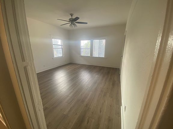 2nd image of 1516 S Hope St #30