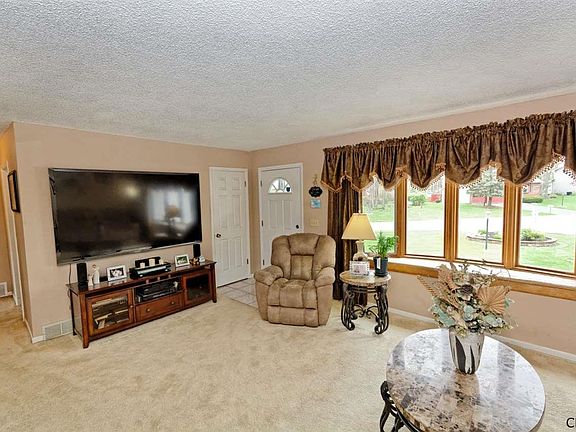 5th image of 2 Elizabeth Dr