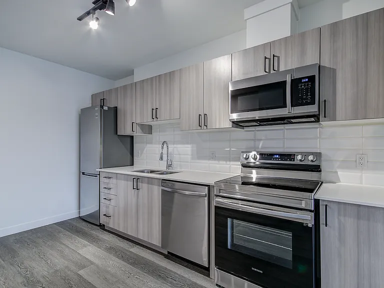 388 King St E #410 — Photo 23