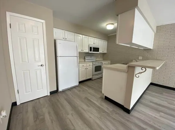 921 22nd Ave, Coralville, IA 52241