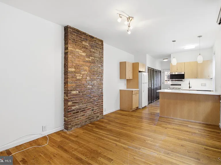 747-00 S 2nd St #2R — Photo 1