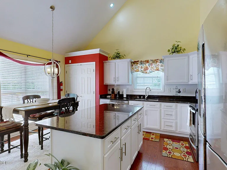 9916 Spring Gate Dr — Photo 7