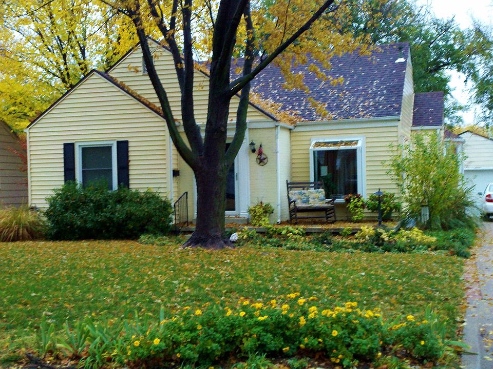 Fall - Front 629 S Beverly