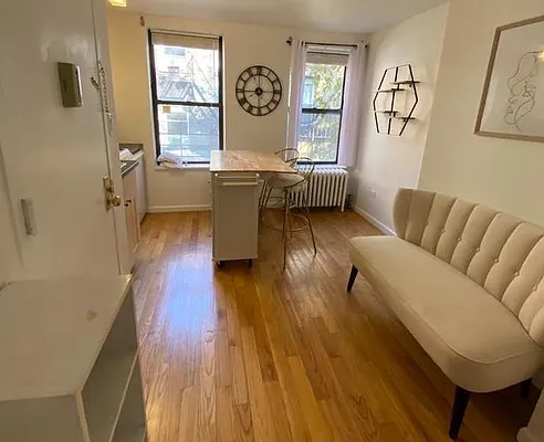 Rented by Nest Seekers International | media 18