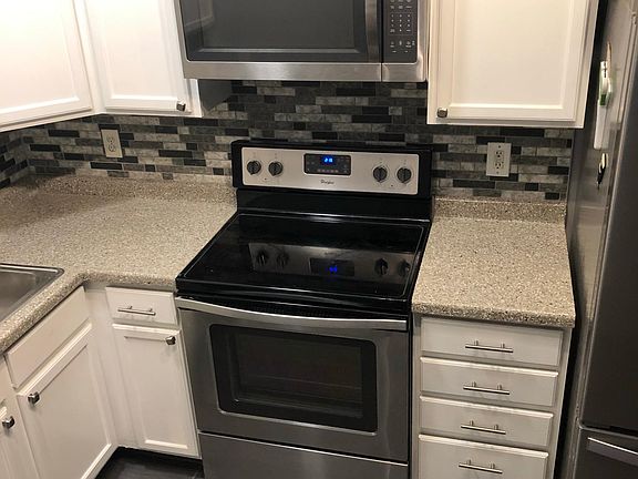 2nd image of 55 Lowry Ave NE APT 100
