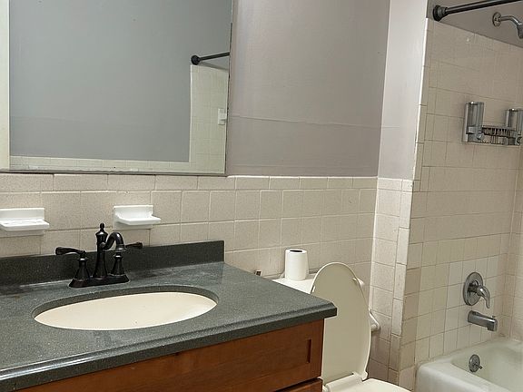 4th image of 26 Balance Rock Rd APT 5