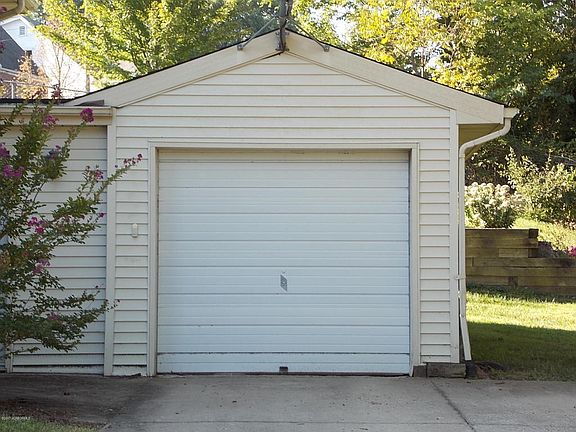 4th image of 2305 Oakview Dr
