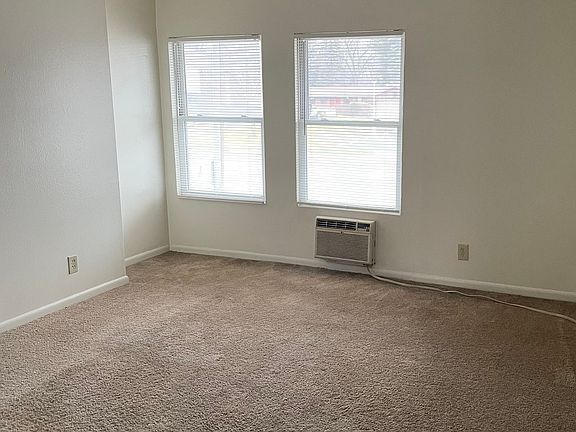 4th image of 629 Reynolds Rd #11