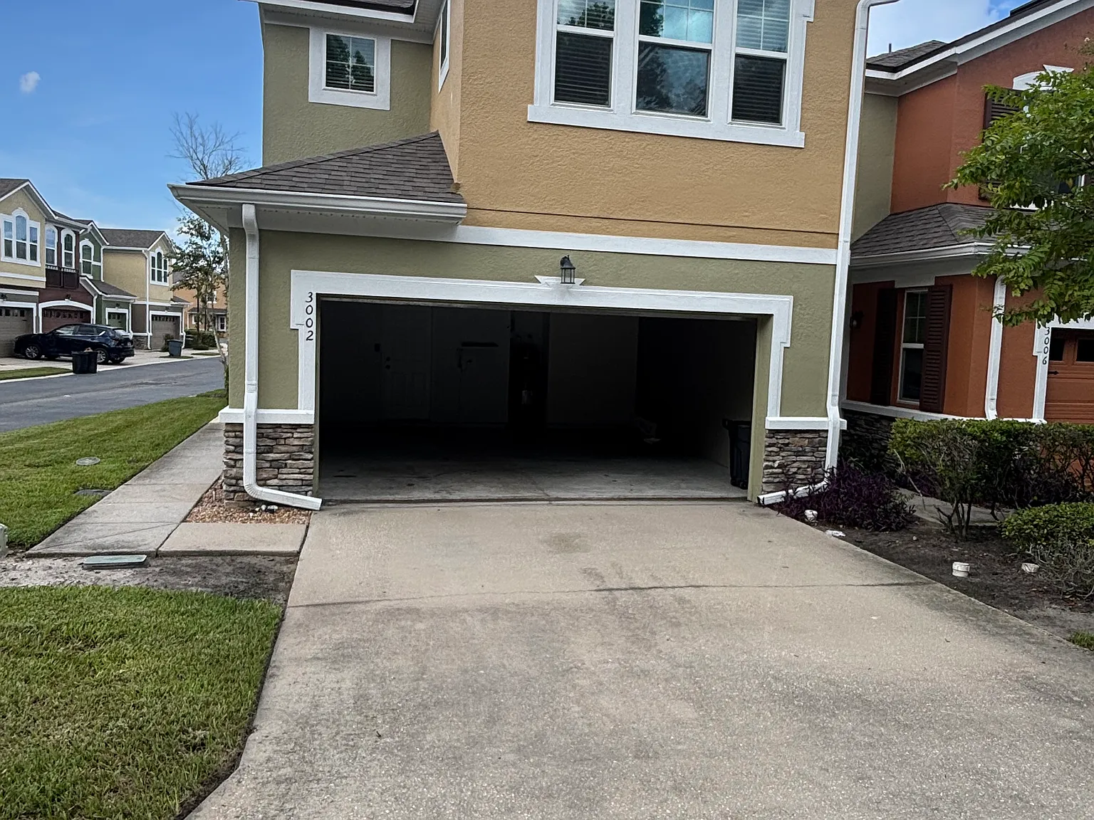 3 bed, 2.5 bath, 1830 sqft, $2,200 — Photo 3