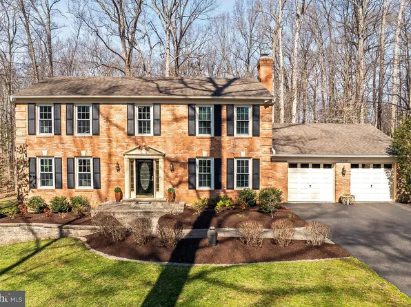 11529 Clara Barton Dr, Fairfax Station, VA 22039