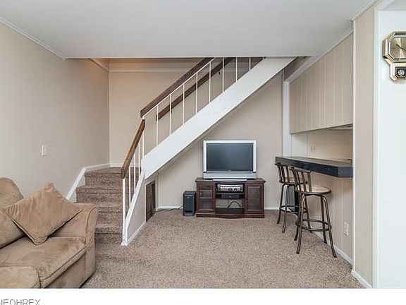5th image of 49 Bunker Hill Ln