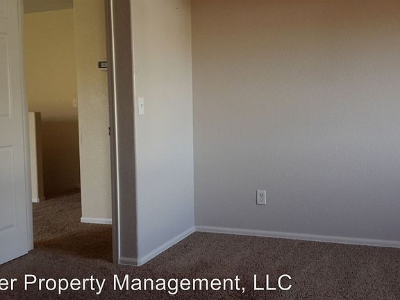 4th image of 309 E 28th Street Dr