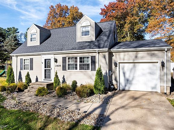 3rd image of 2409 Willow Brook Dr NW