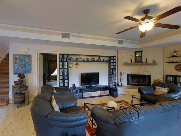 4th image of 688 Canyon Springs Dr