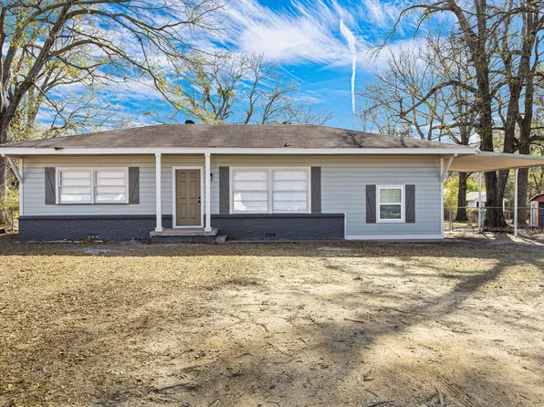 300 Saint Clair Dr, Longview, TX 75605