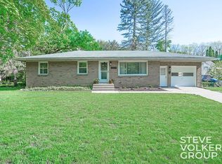 1347 Mount Mercy Dr NW, Grand Rapids, MI 49504