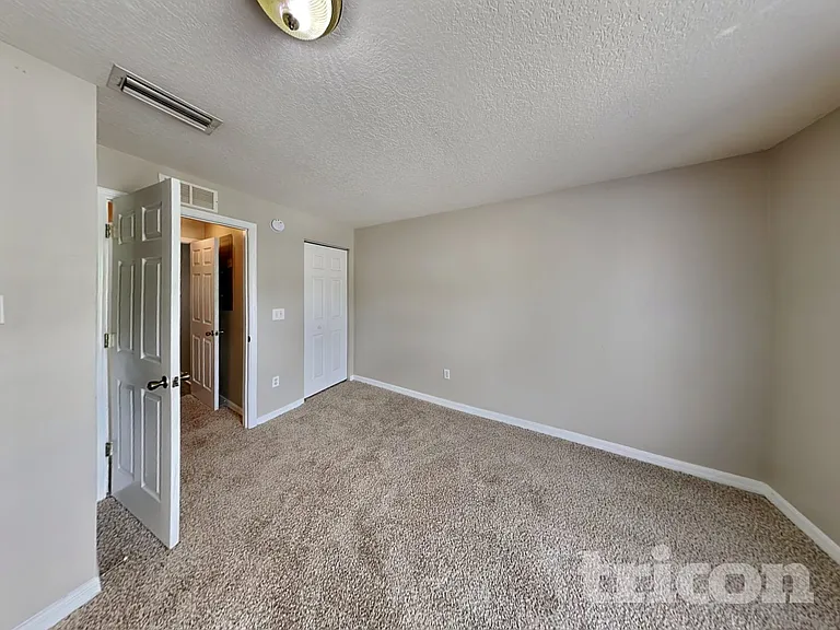 4409 Venice Dr — Photo 11
