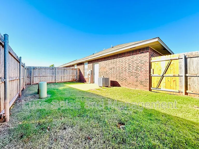 1328 Garden Gate Dr #A — Photo 16