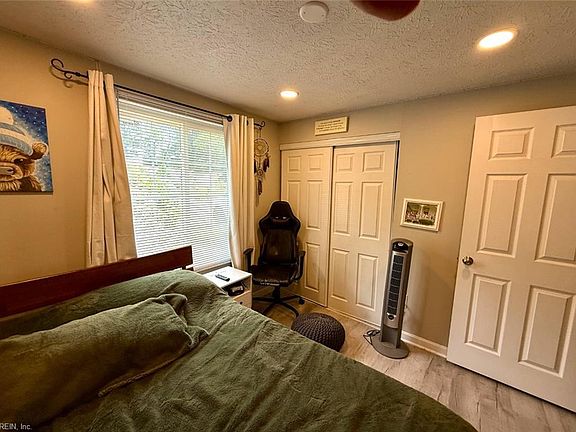 4th image of 220 Rockingham Dr