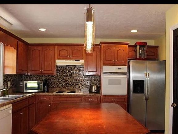 5th image of 3513 Jamaica Dr