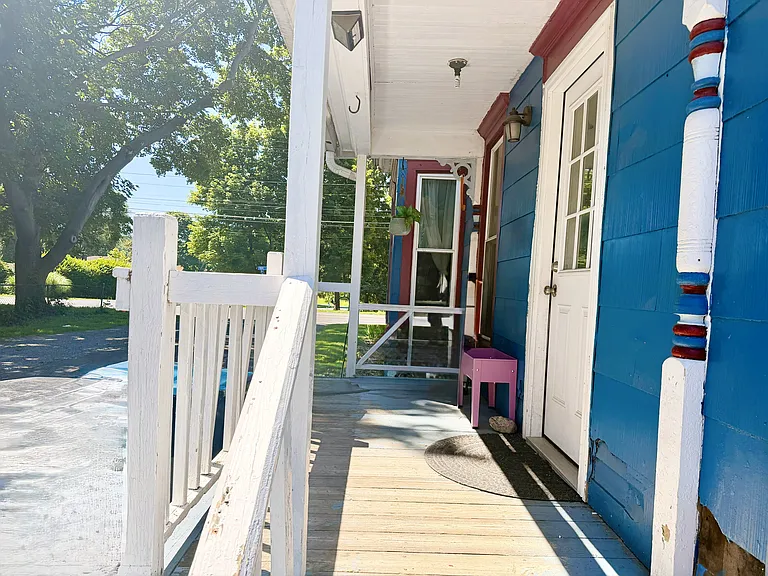 driveway side entry