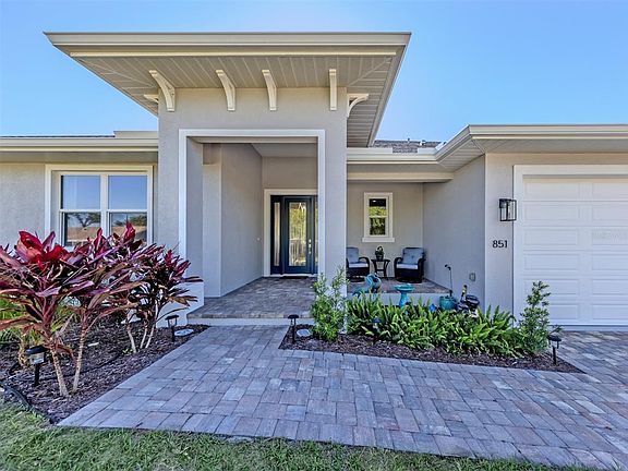 3rd image of 851 Linden Rd