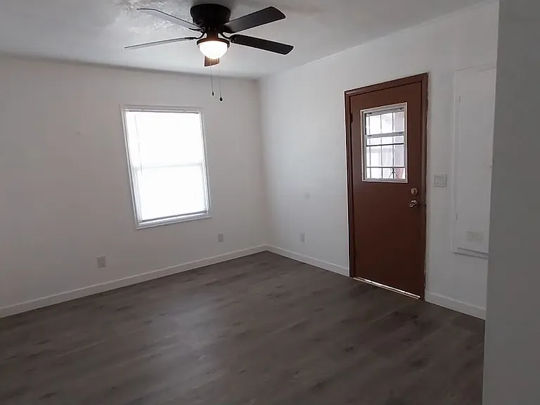 318 Taylor St — Photo 4