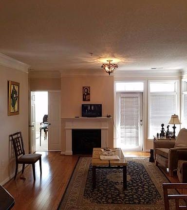 Living Room - with Gas Fireplace