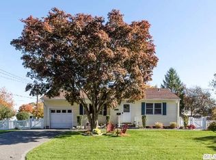 1015 Carll Dr, Bay Shore, NY 11706