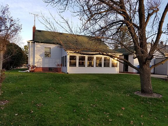 3rd image of 839 Ashland St S