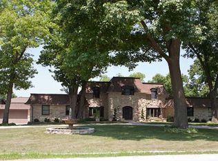 2327 S 22nd St, Marion, IA 52302