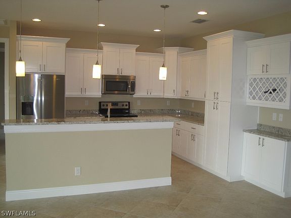 4th image of 2702 SW 47th Terrace Cpe
