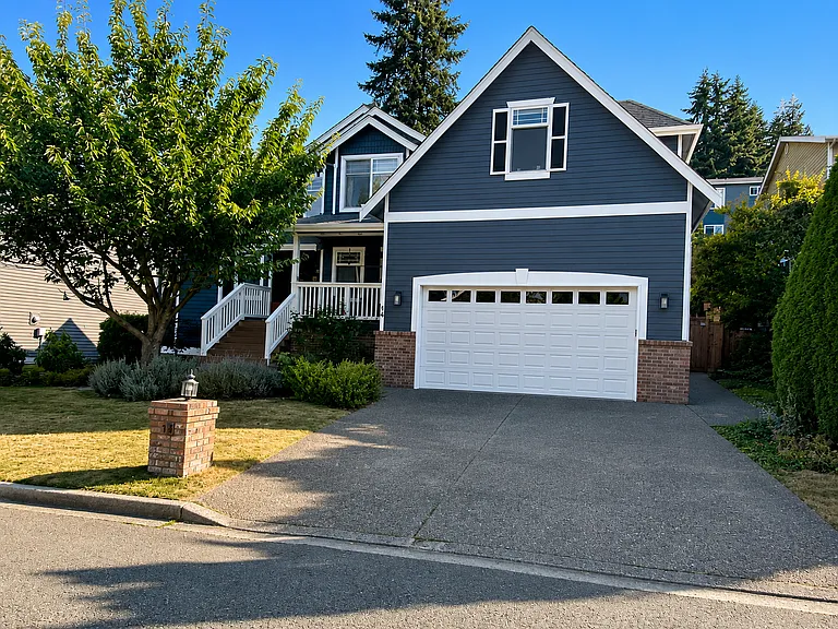 Lovely covered front porch, great vantage point to watch the kids play in the cul-due-sac
