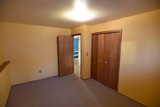 Downstairs bedroom.