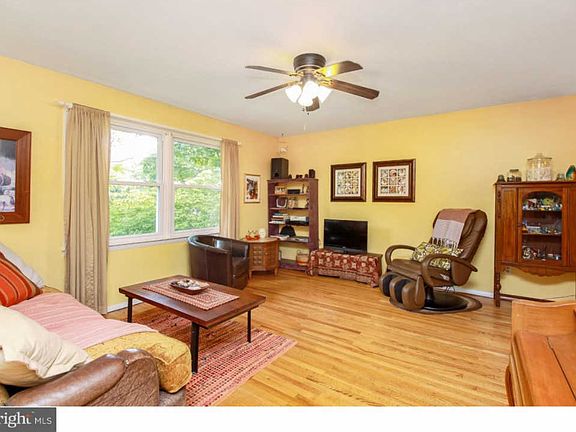 3rd image of 51 Brentwood Dr