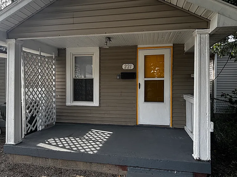 221 Eastern Ave — Photo 2