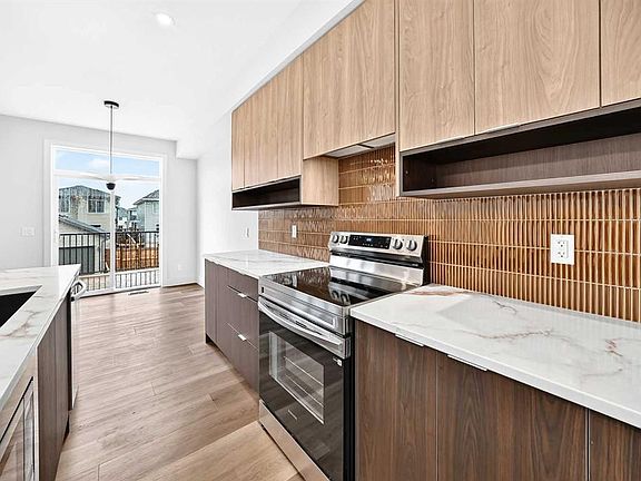 2nd image of 226 N Greystone Blvd