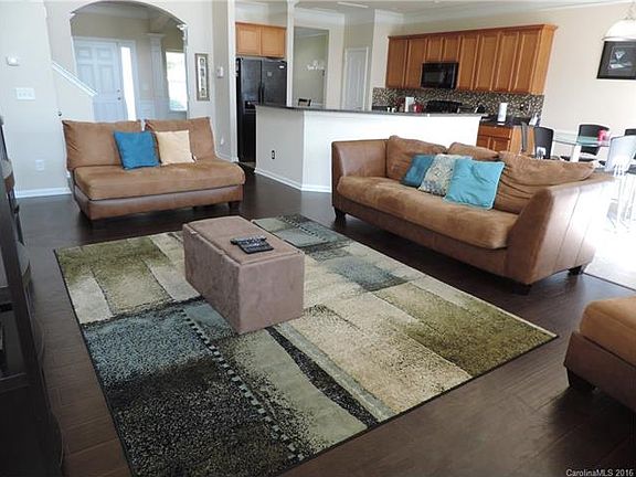 4th image of 121 Weavers Glenn Pl