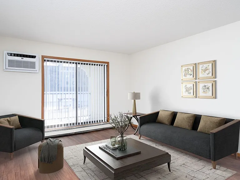 Hummingbird Cove Apartments — Photo 9