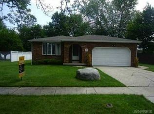 1099 Penora St, Depew, NY 14043