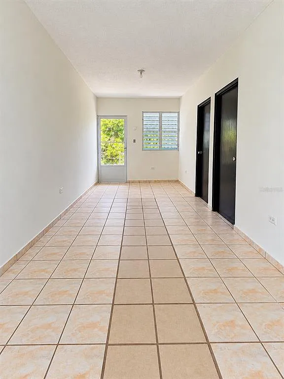 3 bed, 901.0 bath, 800 sqft, $750 — Photo 3