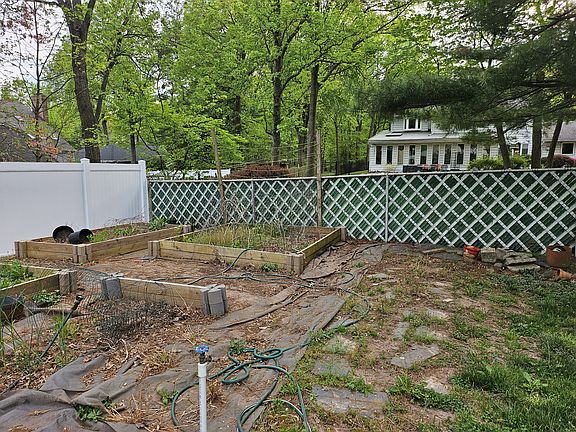 5th image of 653 Grove Ave