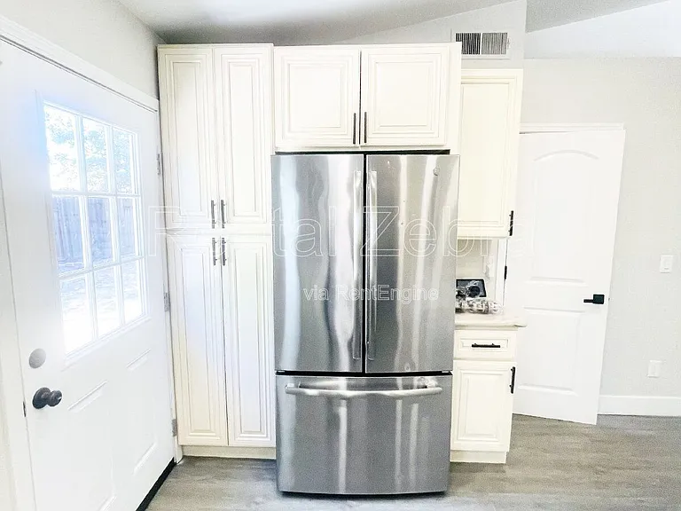 423 El Portal Ct — Photo 24