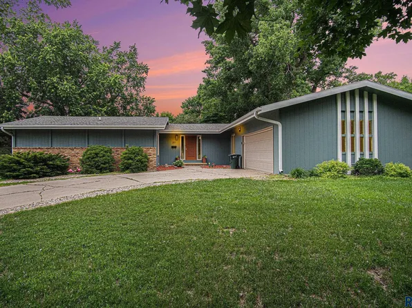 201 Elm St W, Luverne, MN 56156