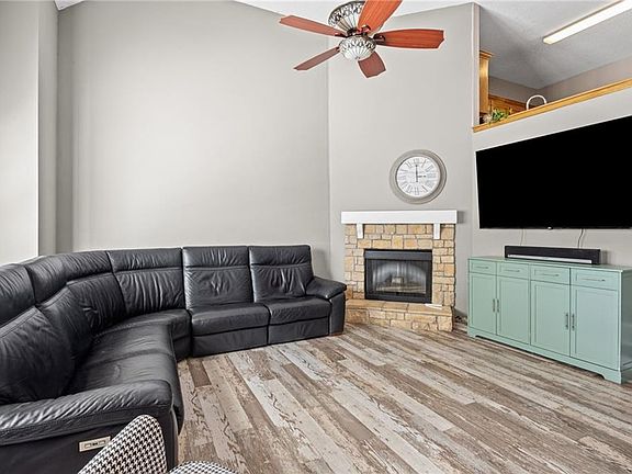 3rd image of 651 River Dr