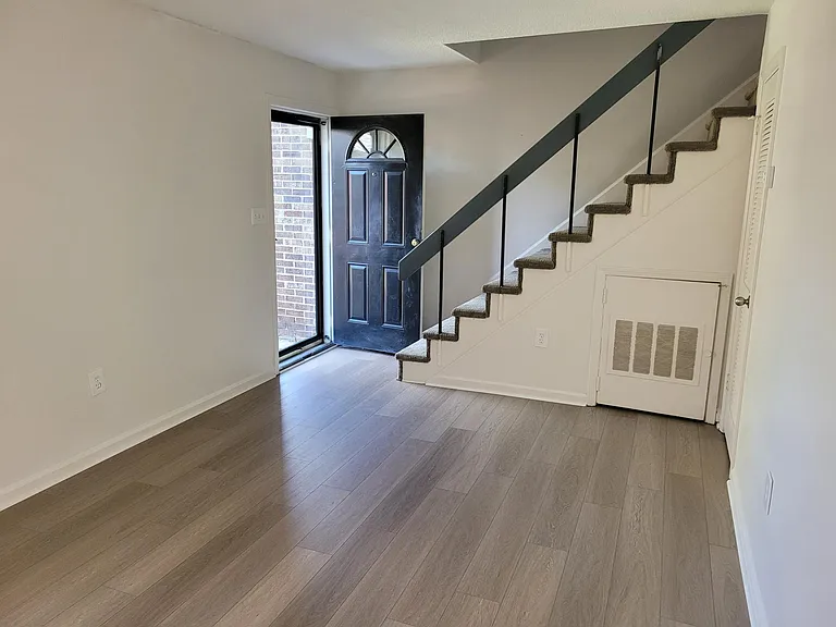 10 Poinsett Ave #D — Photo 2